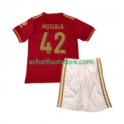 Maillot Bayern Munich Jamal Musiala 42 125th Anniversary Red Domicile Tenue pour Enfant 2024-2025 Manche Courte