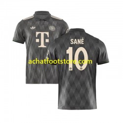 Maillot Bayern Munich SANE 10 Octoberfest 4ème Tenue pour Homme 2024-2025 Manche Courte Maillot Bayern Munich SANE 10 Octoberfest 4ème Tenue pour Homme 2024-2025 Manche Courte