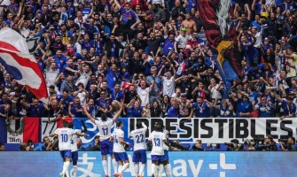 La France avance en tant que leader du groupe