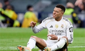 Kylian Mbappé a été victime d'un choc violent qui lui a fracturé l'arcade sourcilière.
